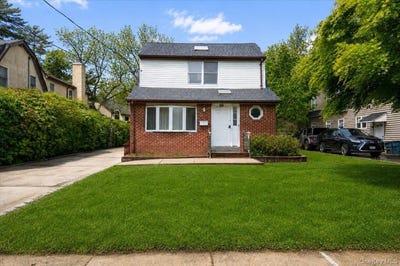 /international/us/20-school-house-lane-syosset-ny-110107845253/