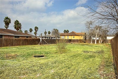/international/us/822-w-sinton-street-lot-1-sinton-tx-110106055745/