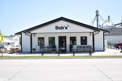 /international/us/400-w-main-seymour-ia-110100337670/