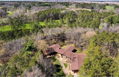 /international/us/1206-pinecrest-lane-new-richmond-wi-110099104548/