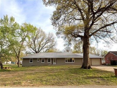 /international/us/205-w-workman-street-knob-noster-mo-110107207709/