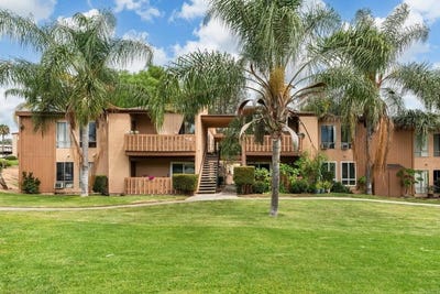 /international/us/1051-rock-springs-road-escondido-ca-110109918743/