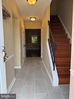 /international/us/2035-mayflower-drive-woodbridge-va-110099965006/