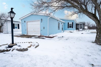 /international/us/21-golden-pond-akron-ny-110106499019/