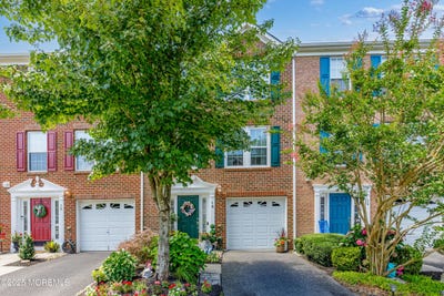 /international/us/16-new-castle-street-farmingdale-nj-110101152275/