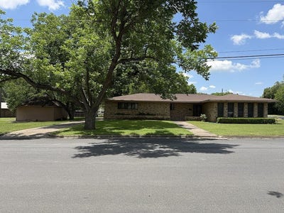 /international/us/701-herder-avenue-schulenburg-tx-110108342310/