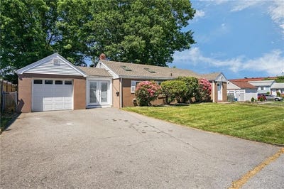 /international/us/26-beach-street-north-providence-ri-110108586902/