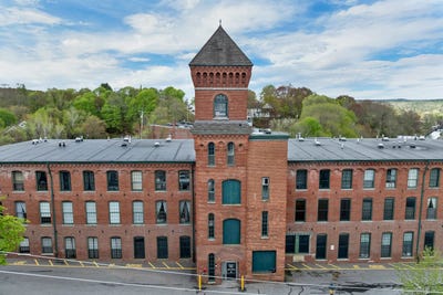 /international/us/100-main-street-pembroke-nh-110107895520/