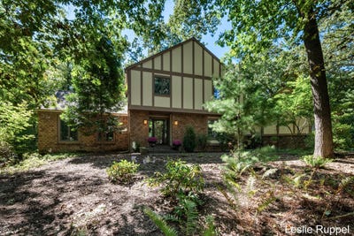 /international/us/1700-mont-rue-drive-se-grand-rapids-mi-110110338259/