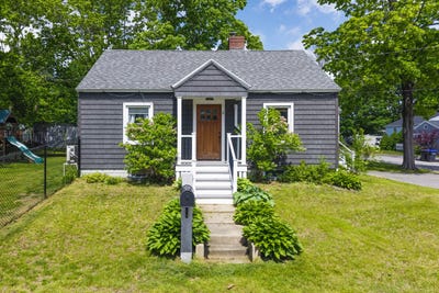 /international/us/8-somerset-avenue-old-orchard-beach-me-110108504506/