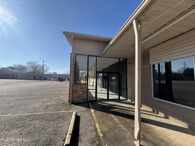 /international/us/116-s-2nd-street-wiggins-ms-110105729633/