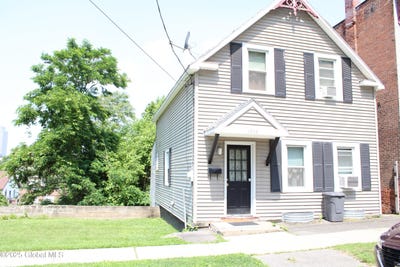/international/us/1015-1st-street-rensselaer-ny-110100447183/