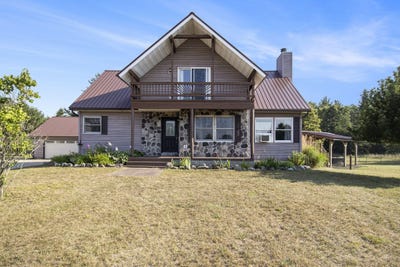 /international/us/9322-e-56th-street-newaygo-mi-110100942159/