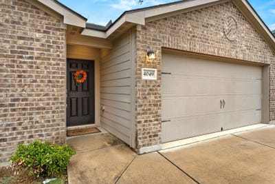 /international/us/4049-cressler-lane-jarrell-tx-110108544915/