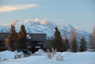 /international/us/1637-n-harvest-dance-road-jackson-wy-110104819896/