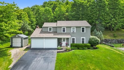 /international/us/852-rosewood-terrace-endicott-ny-110108772782/