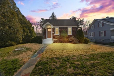 /international/us/22-ingell-street-taunton-ma-110107276361/