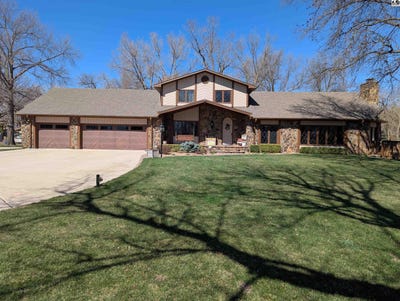 /international/us/8-pepperwood-ln-hutchinson-ks-110098165686/