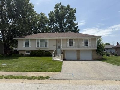 /international/us/2001-thunderbird-drive-harrisonville-mo-110108543096/