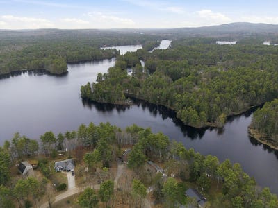 /international/us/68-diamond-drive-waterboro-me-110108119374/