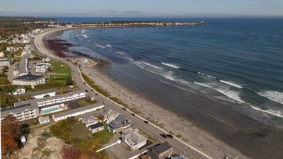 /international/us/293-long-beach-avenue-york-me-110105525302/