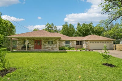 /international/us/307-w-4th-st-elgin-tx-110107803558/