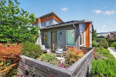 /international/us/106-dunn-circle-ashland-or-110108489680/