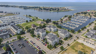 /international/us/200-s-robert-street-ludington-mi-110101465510/