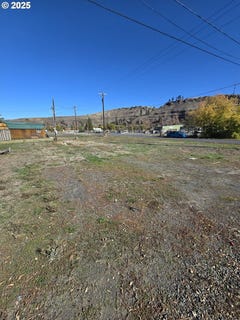 /international/us/w-7th-st-wallowa-or-110102791987/