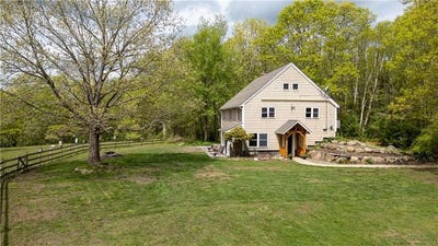 /international/us/445-plain-road-west-greenwich-ri-110099696758/?lang=en