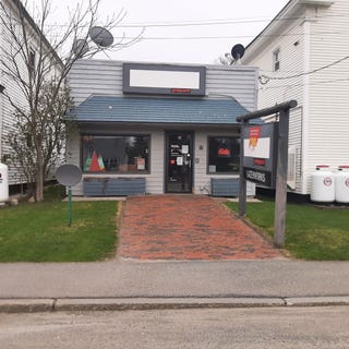 /international/us/11-bridge-street-colebrook-nh-110106202921/