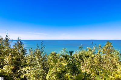 /international/us/12281-n-island-view-drive-northport-mi-110110376276/