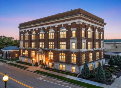 /international/us/105-washington-avenue-oshkosh-wi-110120458969/
