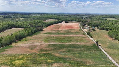 /international/us/2-whites-chapel-road-phenix-va-110108680740/