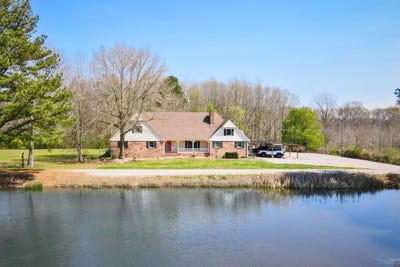 /international/us/4916-county-road-108-town-creek-al-110108471274/