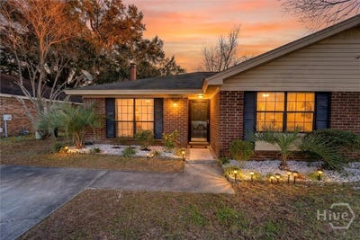 /international/us/12-peach-court-savannah-ga-110105879730/