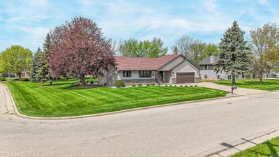 /international/us/670-s-5th-avenue-winneconne-wi-110107925453/