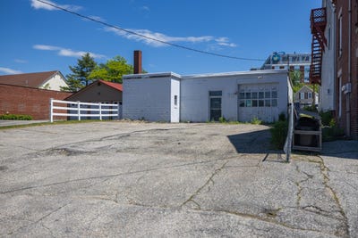 /international/us/24-bates-street-lewiston-me-110108552681/