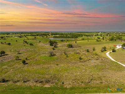 /international/us/7984-lone-star-parkway-moody-tx-110107418740/