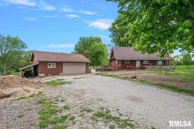 /international/us/1367-n-1025-e-road-taylorville-il-110107805451/