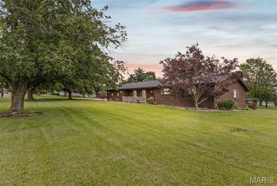 /international/us/800-hollow-avenue-jerseyville-il-110108304789/
