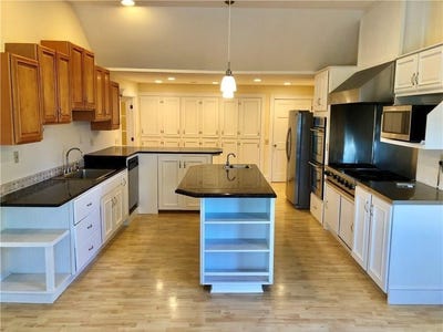 /international/us/16-clearview-avenue-portsmouth-ri-110107458765/