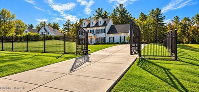/international/us/1603-johnston-road-hernando-ms-110120887278/