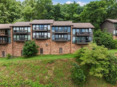 /international/us/191-buck-hollar-rd-hillsville-va-110104439396/