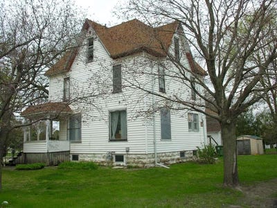 /international/us/1207-gilbert-street-charles-city-ia-110101047142/