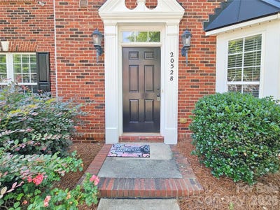 /international/us/20528-harbor-view-drive-cornelius-nc-110108573178/