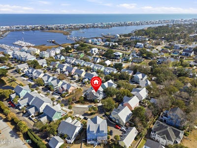 /international/us/221-silver-sloop-way-carolina-beach-nc-110106305618/