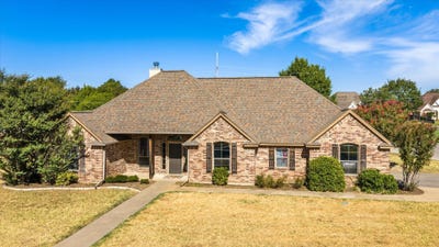/international/us/801-maplewood-court-stephenville-tx-110119986858/