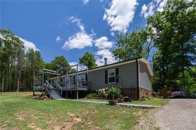 /international/us/8955-dennis-road-germanton-nc-110108857456/