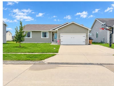 /international/us/200-summit-circle-nw-bondurant-ia-110119957400/